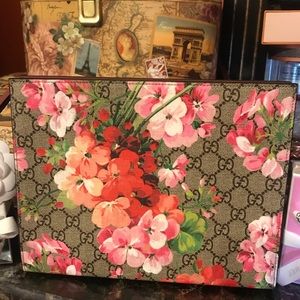 Gucci bloom cosmetic pouch clutch